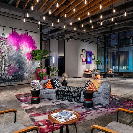 Отель Moxy Bangkok Ratchaprasong Экстерьер фото