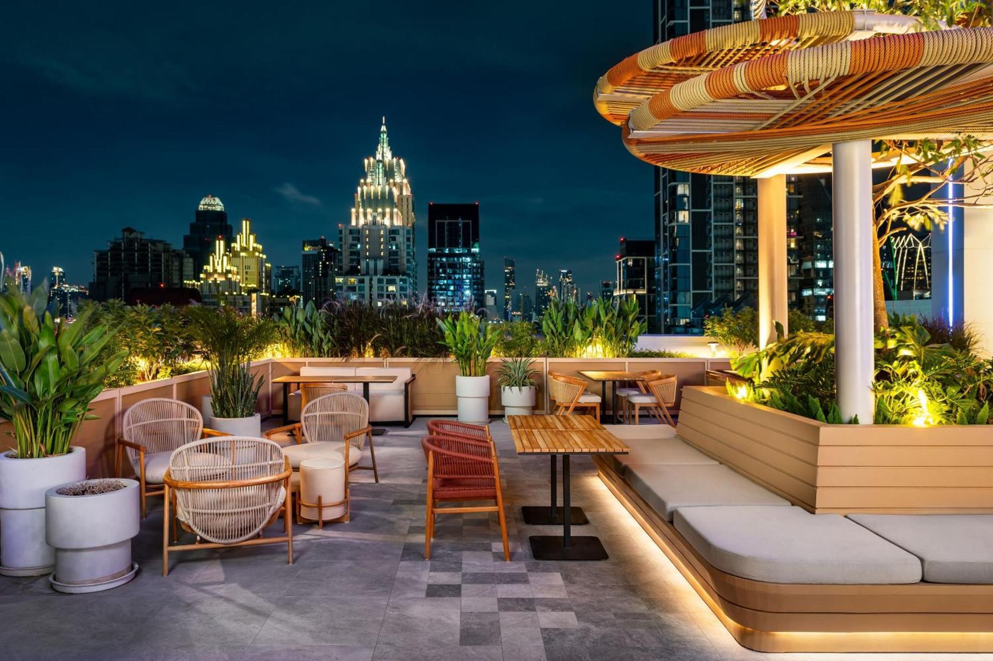 Отель Moxy Bangkok Ratchaprasong Экстерьер фото