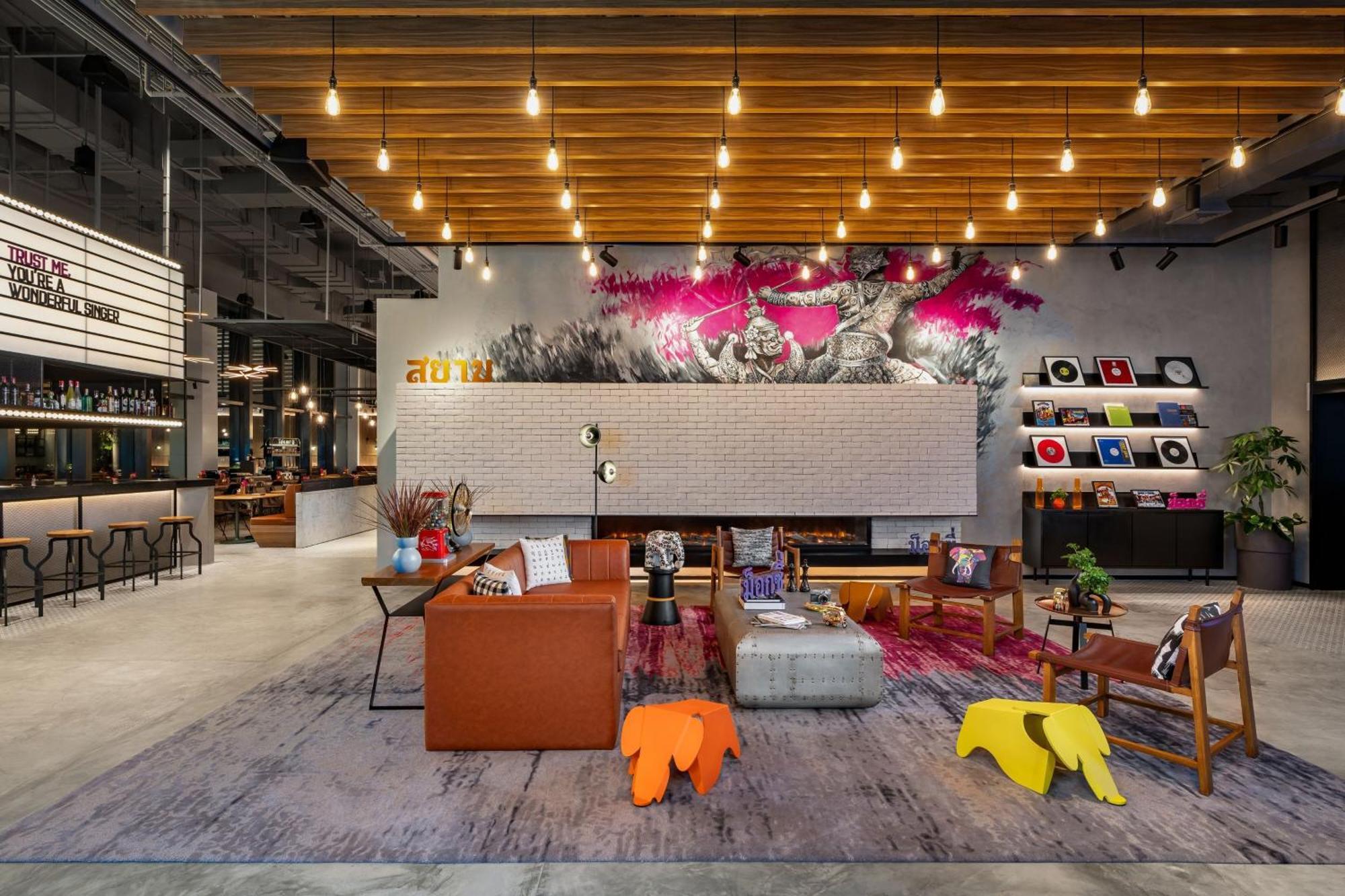Отель Moxy Bangkok Ratchaprasong Экстерьер фото