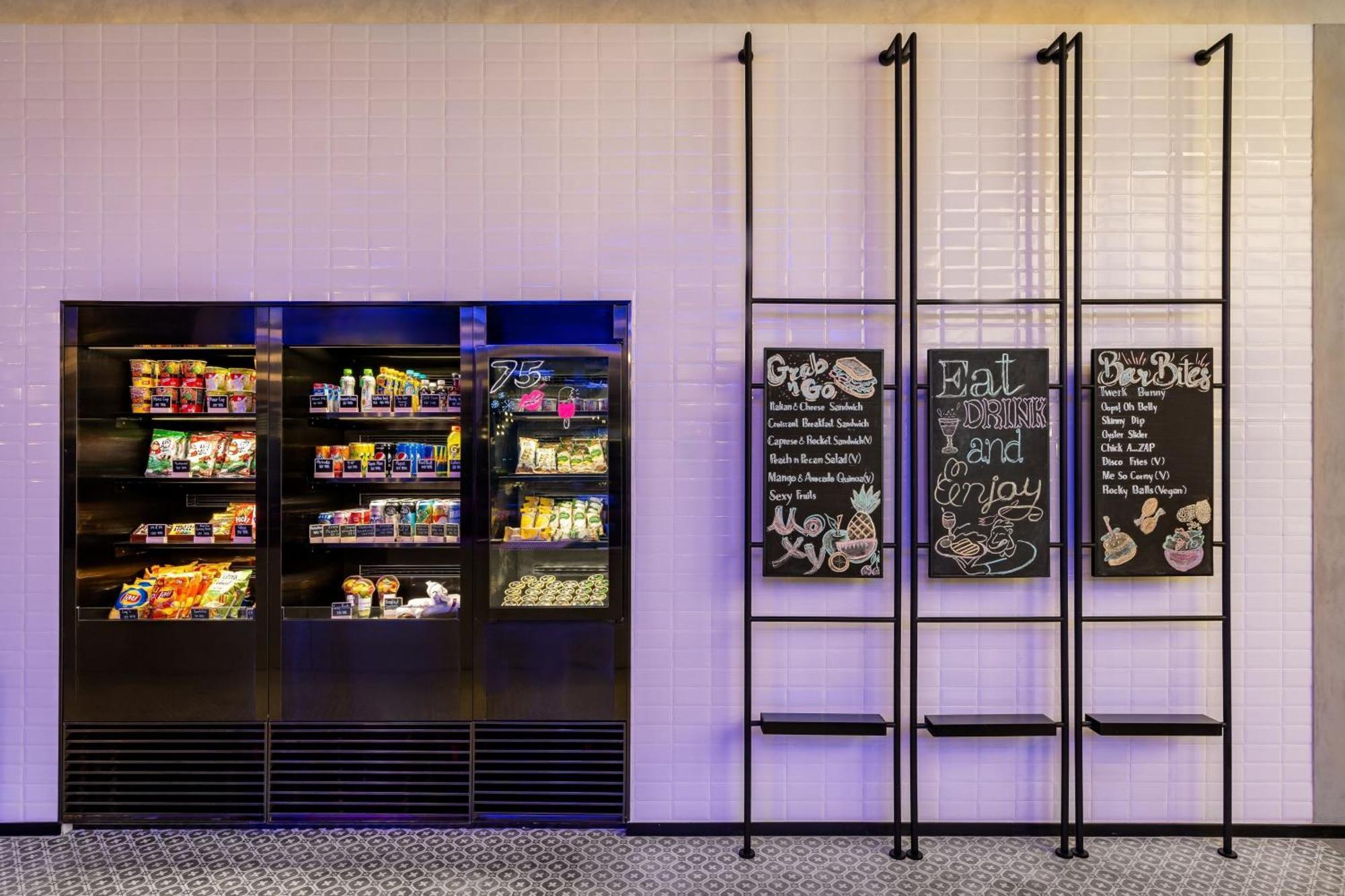Отель Moxy Bangkok Ratchaprasong Экстерьер фото