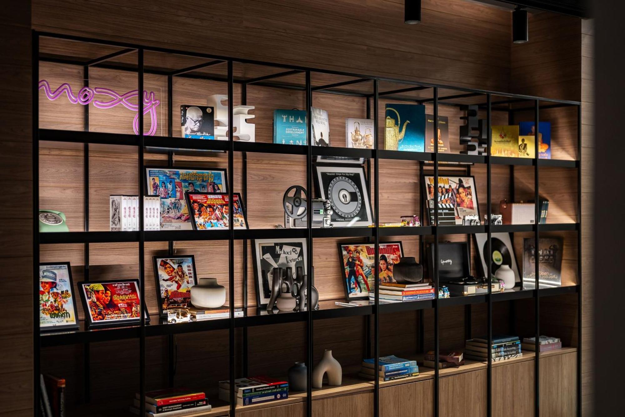 Отель Moxy Bangkok Ratchaprasong Экстерьер фото