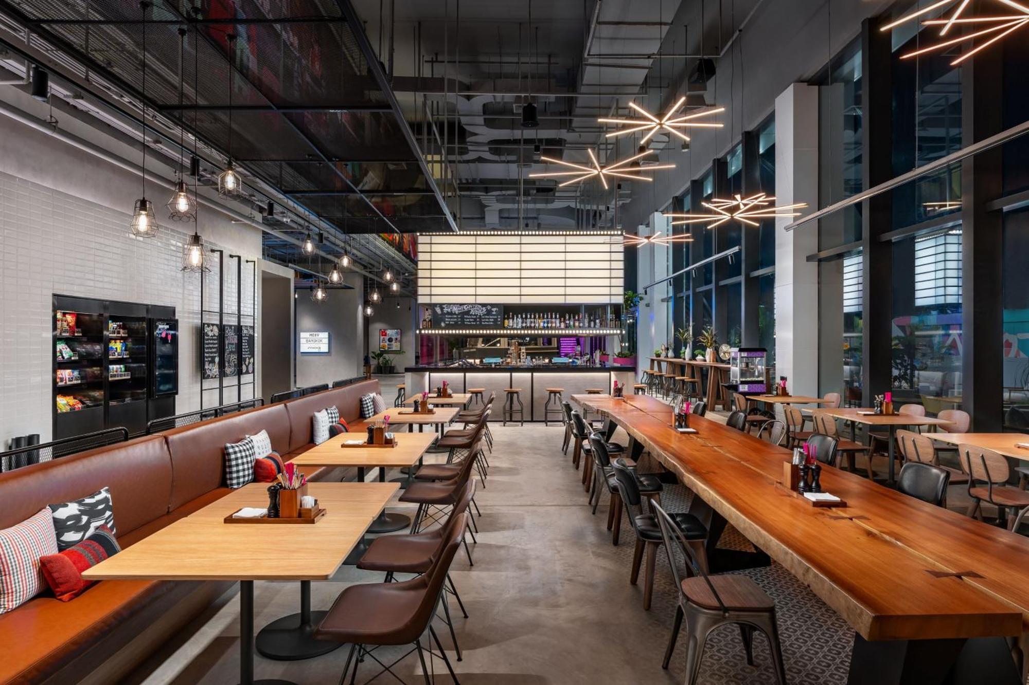 Отель Moxy Bangkok Ratchaprasong Экстерьер фото