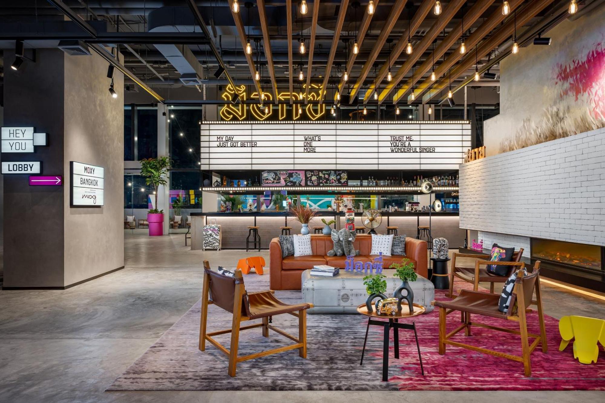 Отель Moxy Bangkok Ratchaprasong Экстерьер фото
