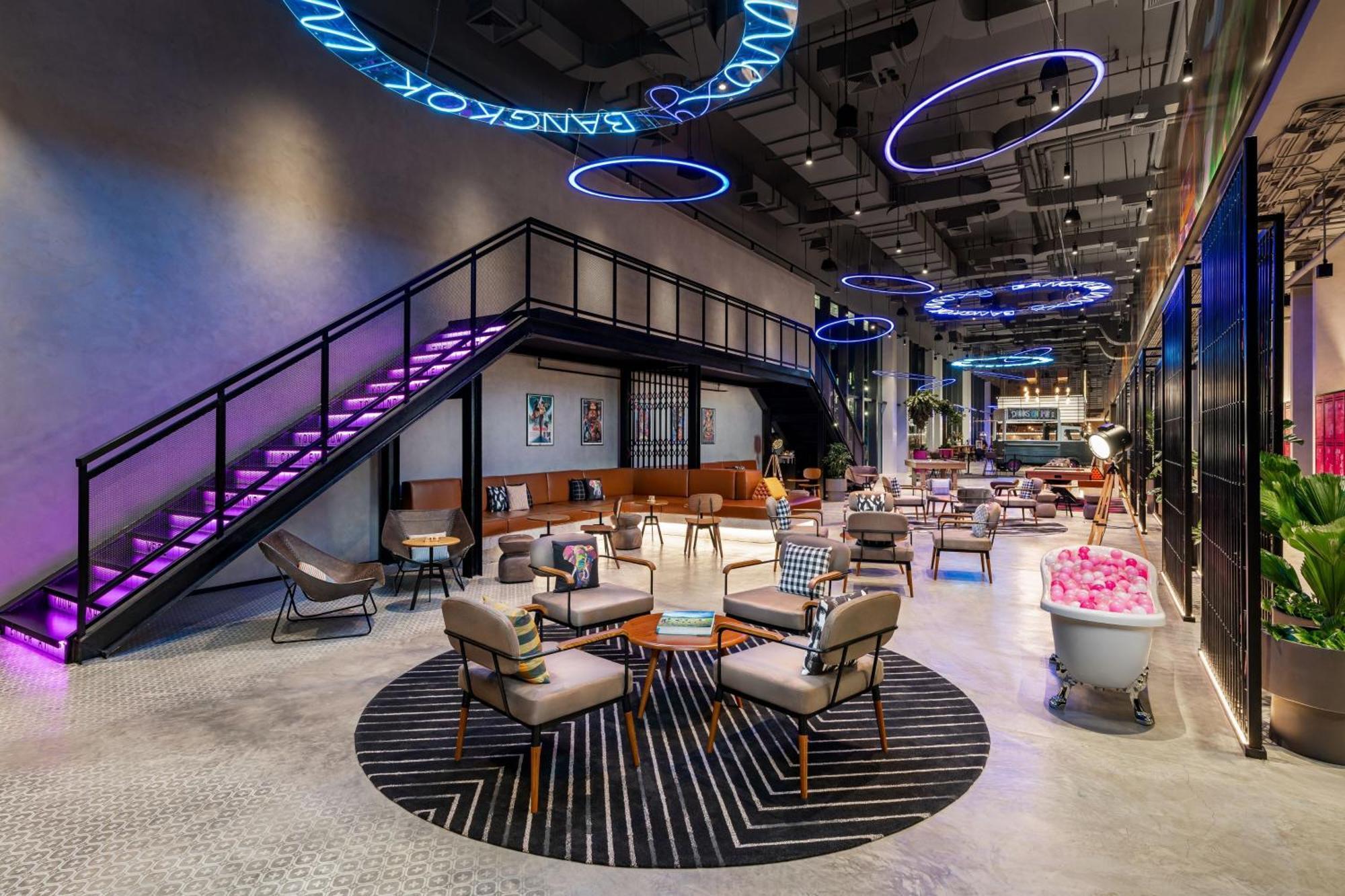 Отель Moxy Bangkok Ratchaprasong Экстерьер фото