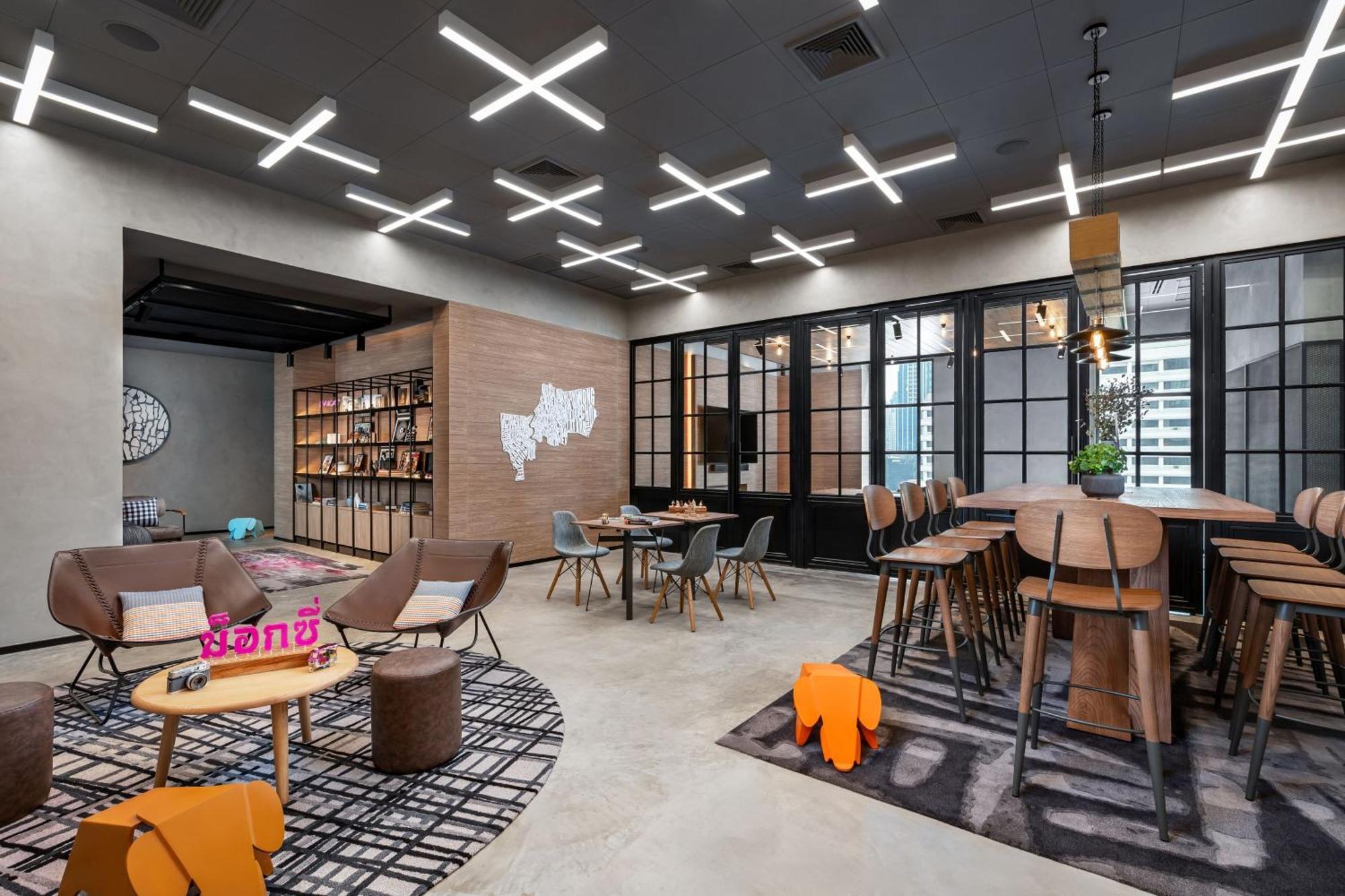 Отель Moxy Bangkok Ratchaprasong Экстерьер фото