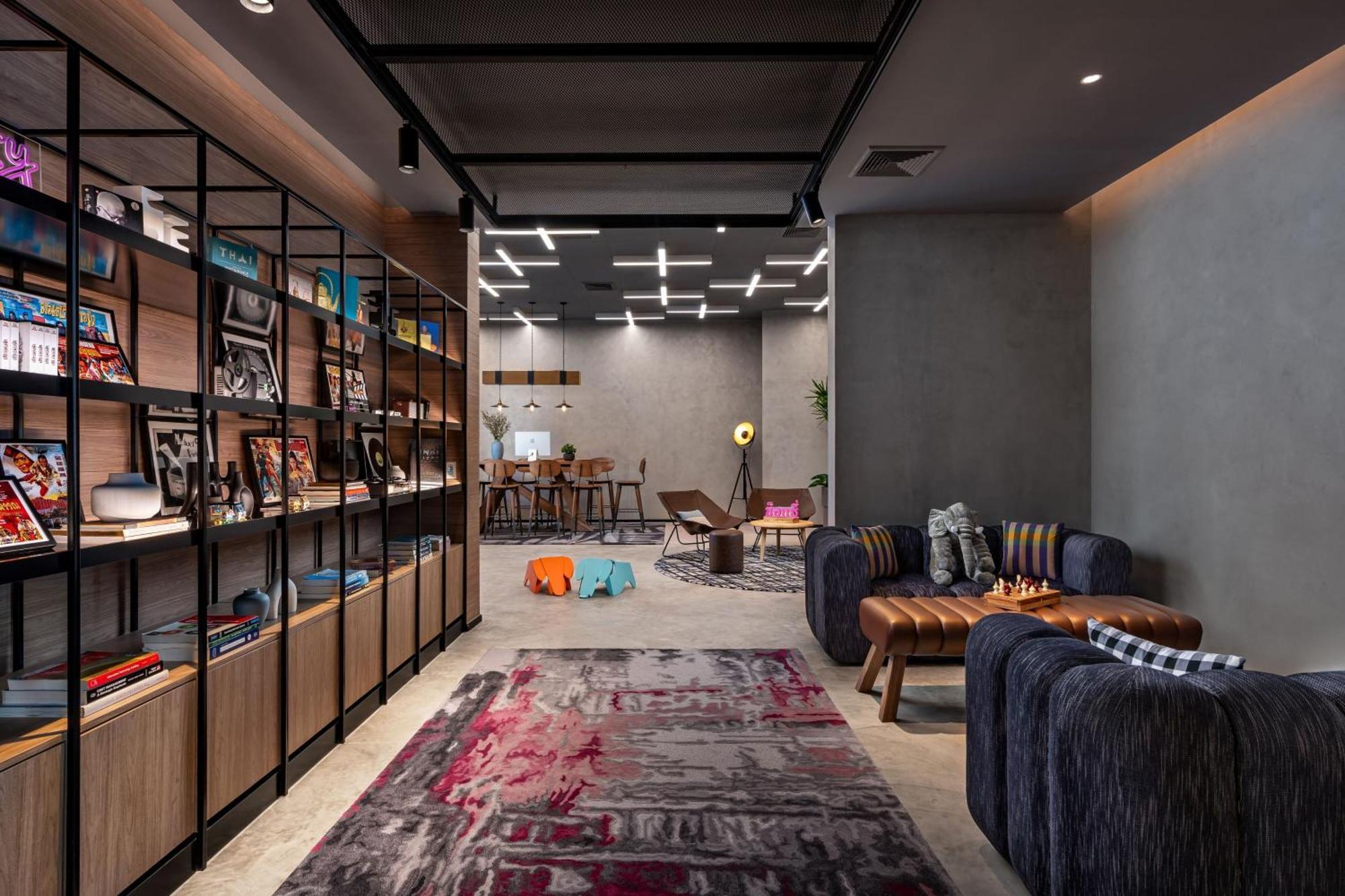 Отель Moxy Bangkok Ratchaprasong Экстерьер фото