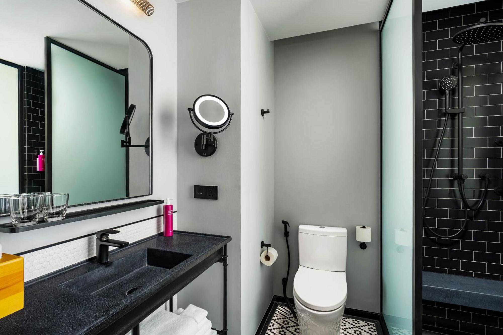 Отель Moxy Bangkok Ratchaprasong Экстерьер фото