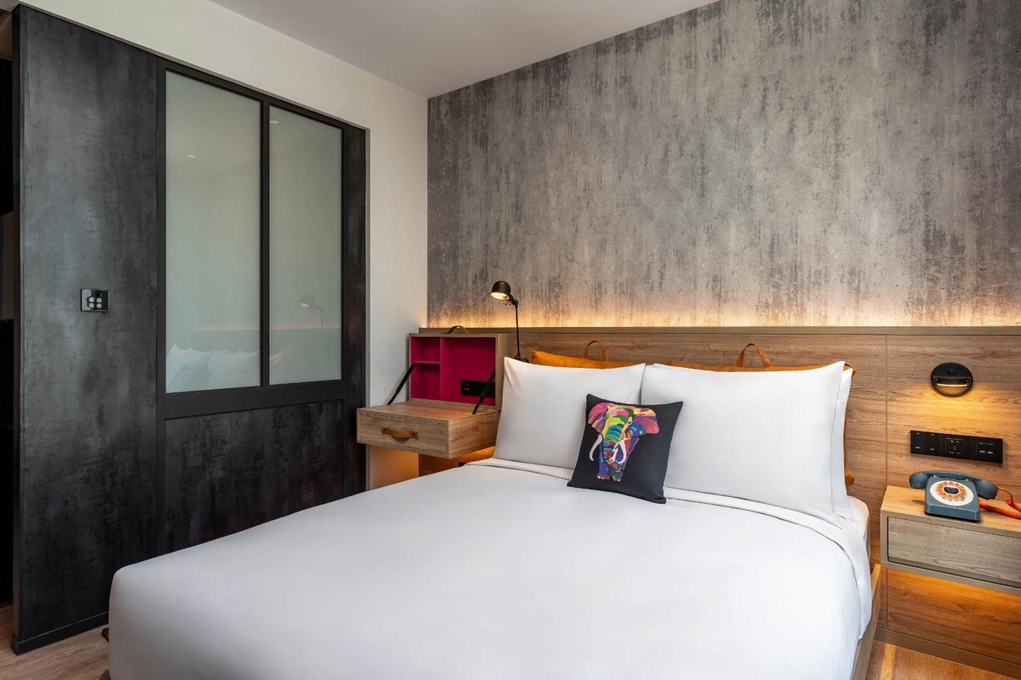 Отель Moxy Bangkok Ratchaprasong Экстерьер фото