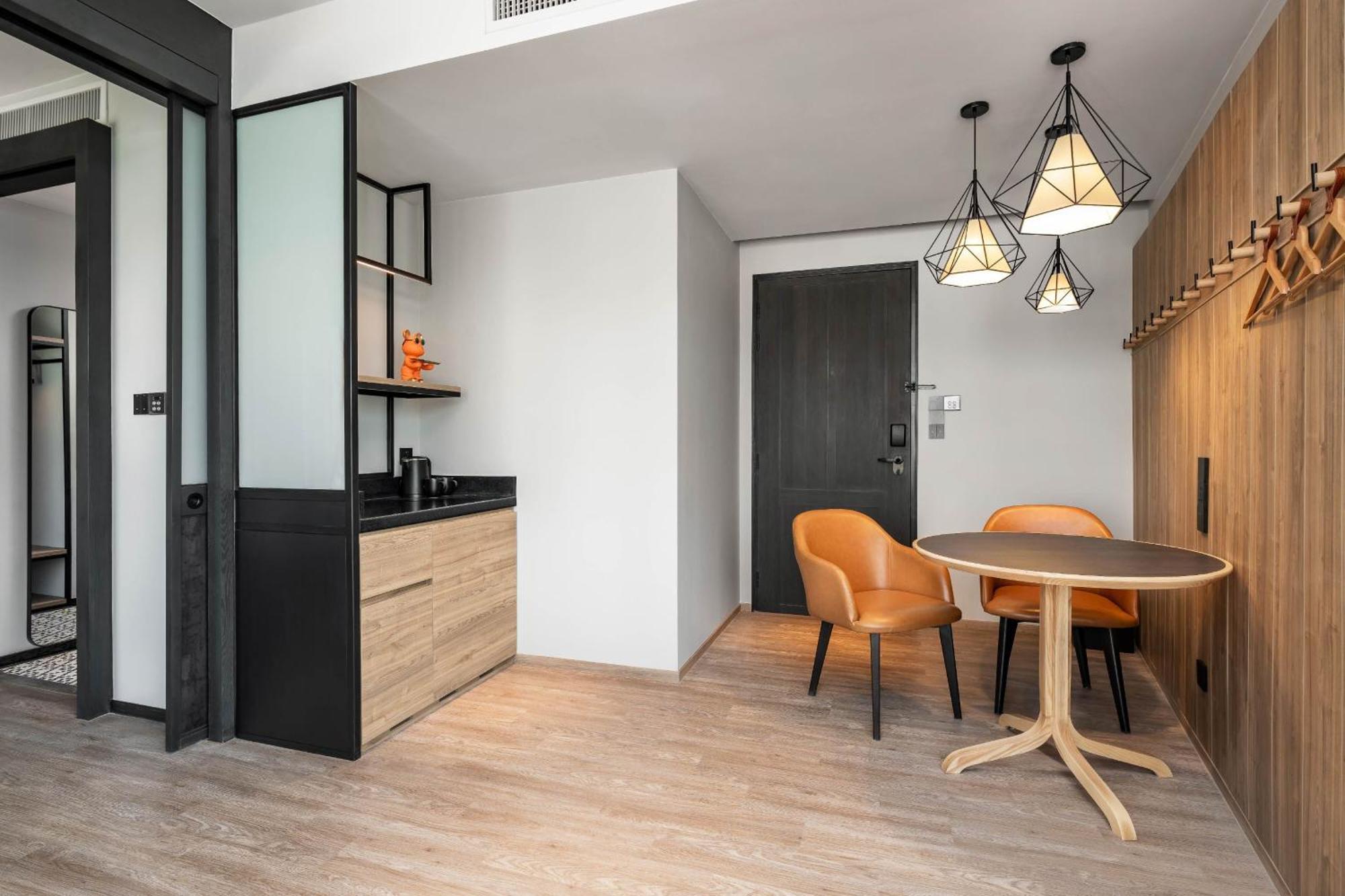Отель Moxy Bangkok Ratchaprasong Экстерьер фото