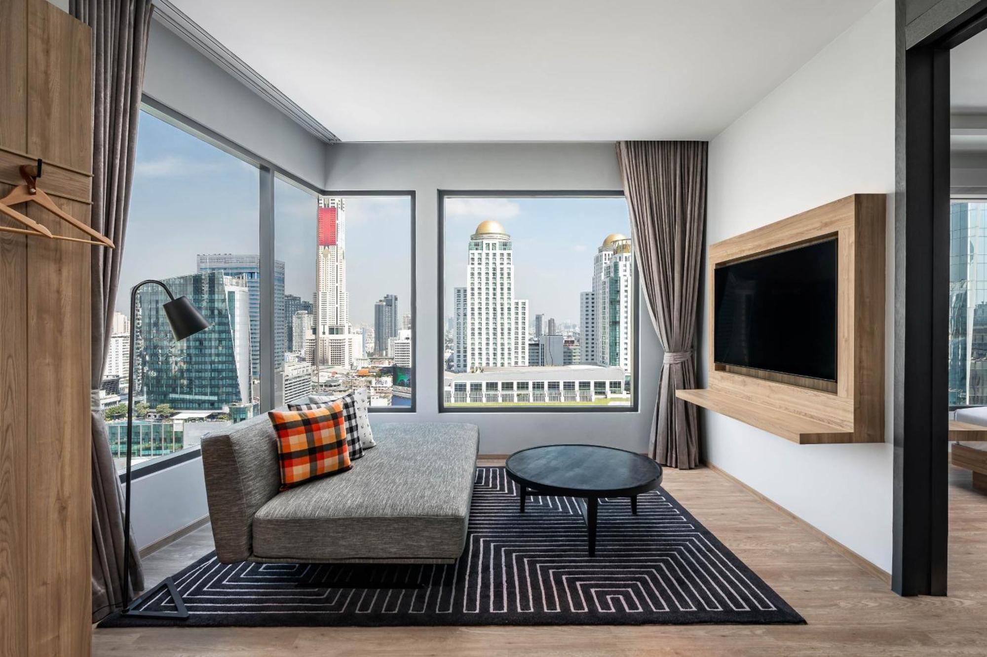 Отель Moxy Bangkok Ratchaprasong Экстерьер фото